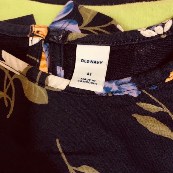 Old navy knit dress with ruffle sleeves size 4T - Picture 3 of 3